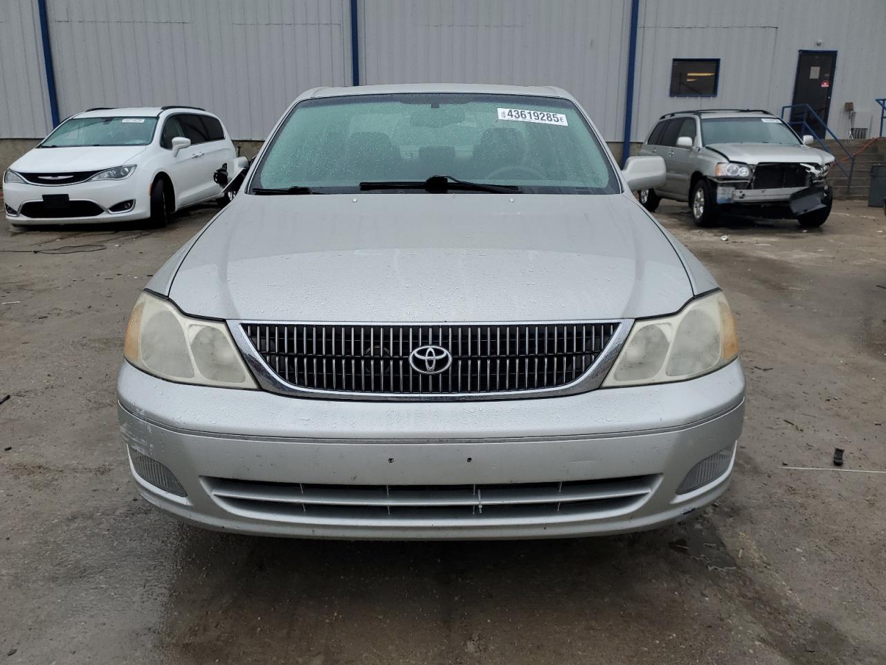 2001 Toyota Avalon - Image 5