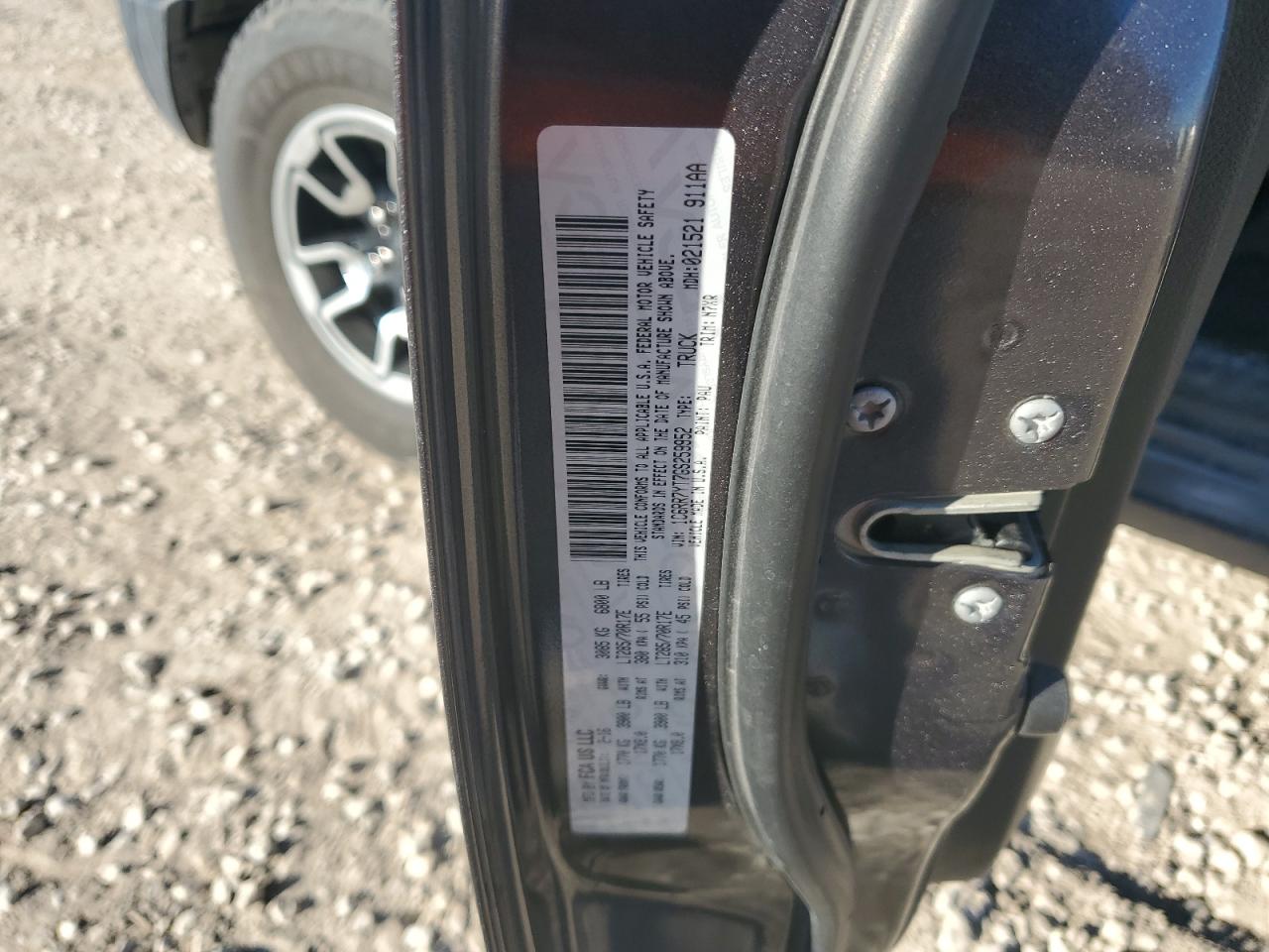 2016 RAM 1500 - Image 14