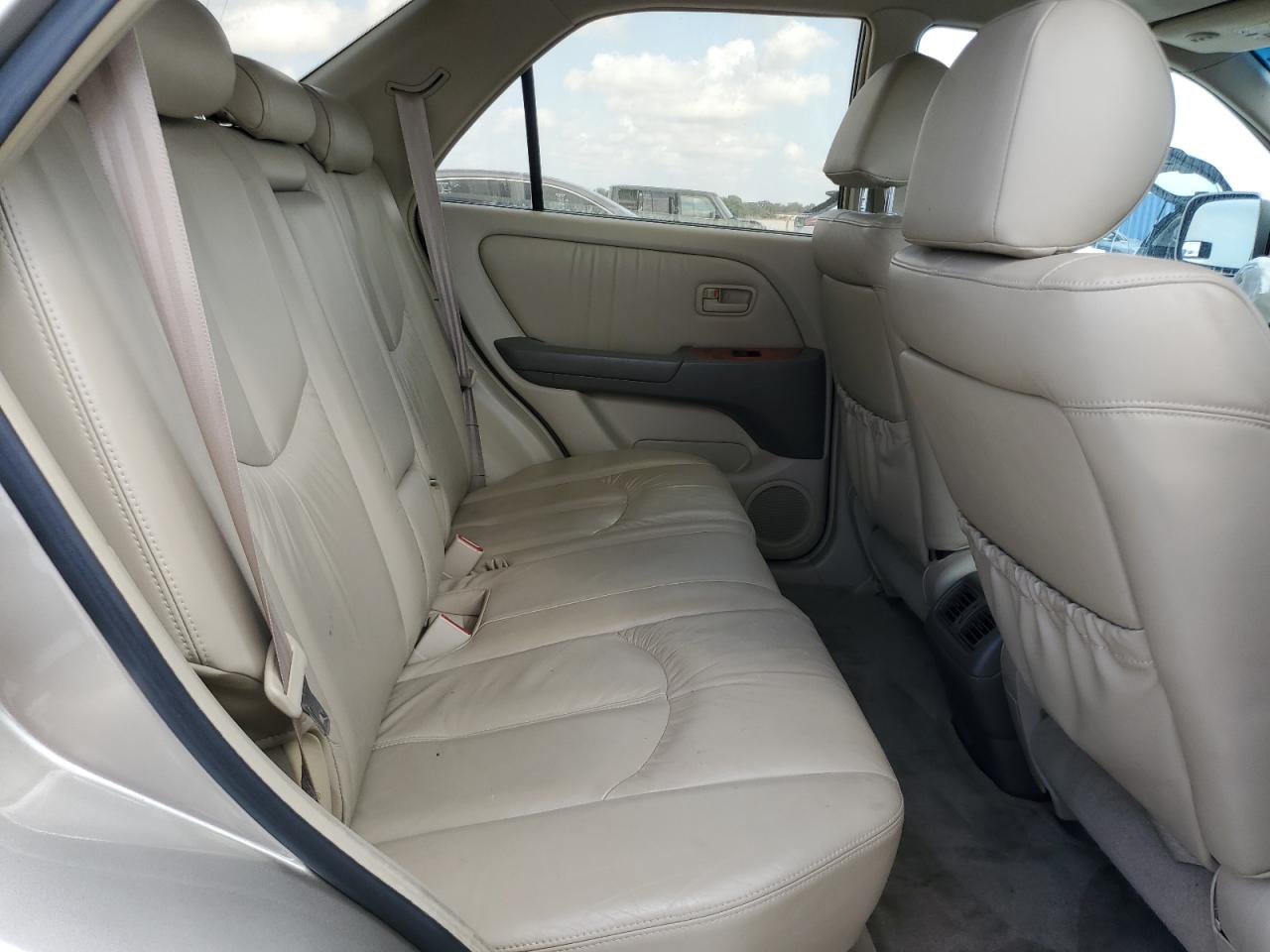 2000 Lexus RX - Image 12