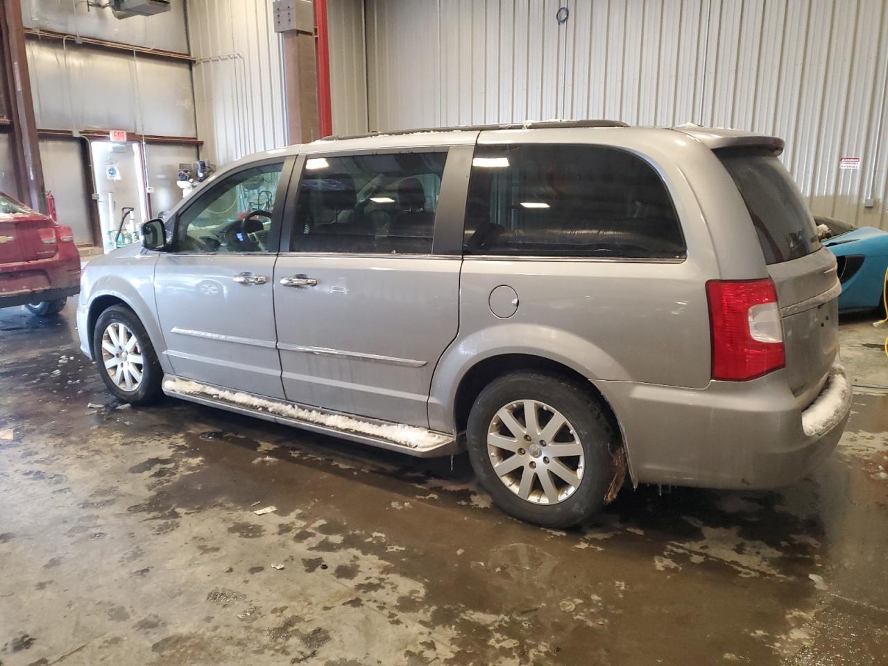 2014 Chrysler Town & Country - Image 2