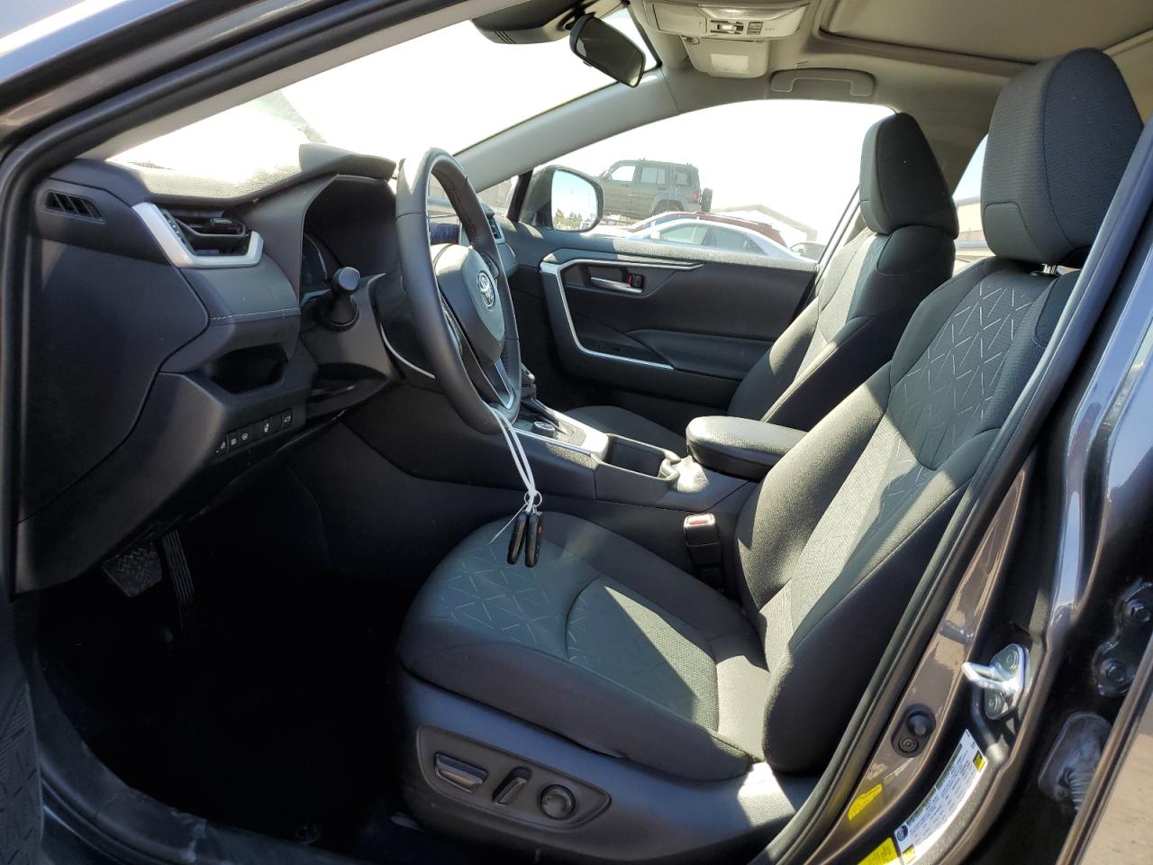 2024 Toyota RAV 4 - Image 7