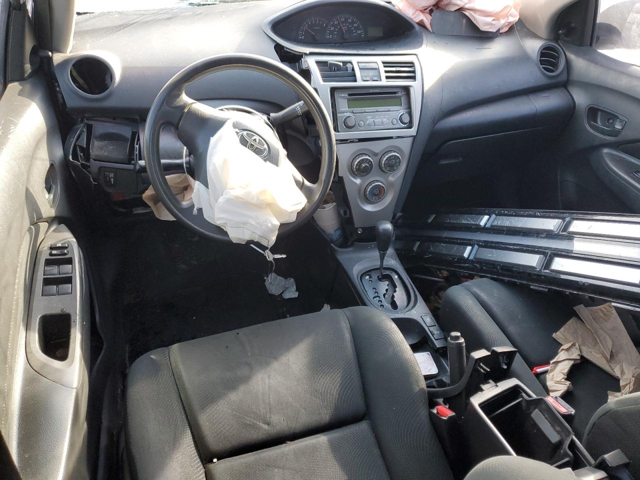 2012 Toyota Yaris - Image 8