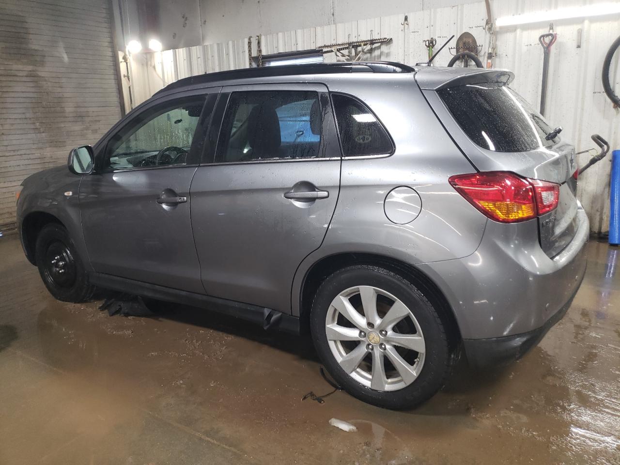 2014 Mitsubishi Outlander - Image 2