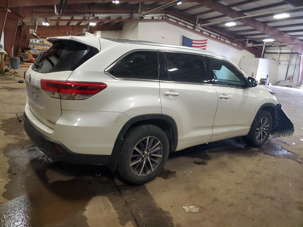 2018 Toyota Highlander - Image 3