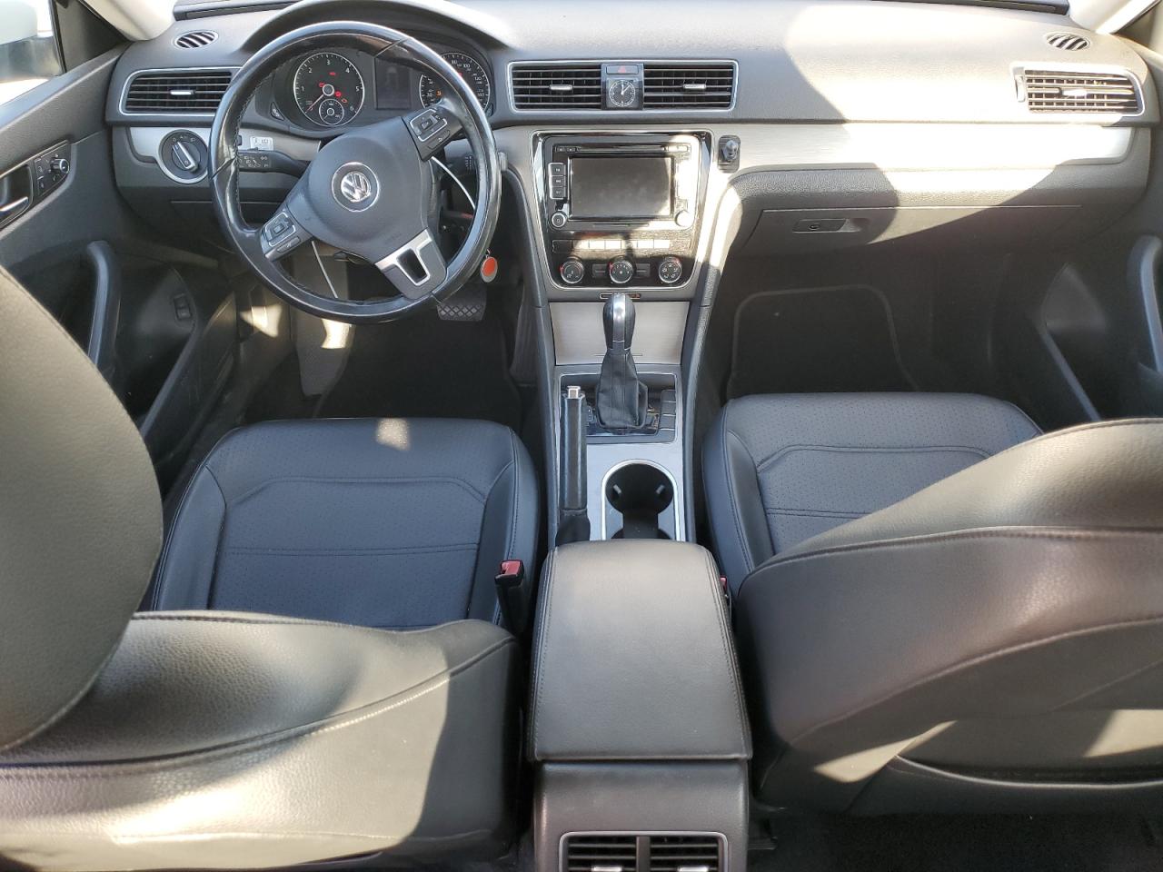 2015 Volkswagen Passat - Image 8