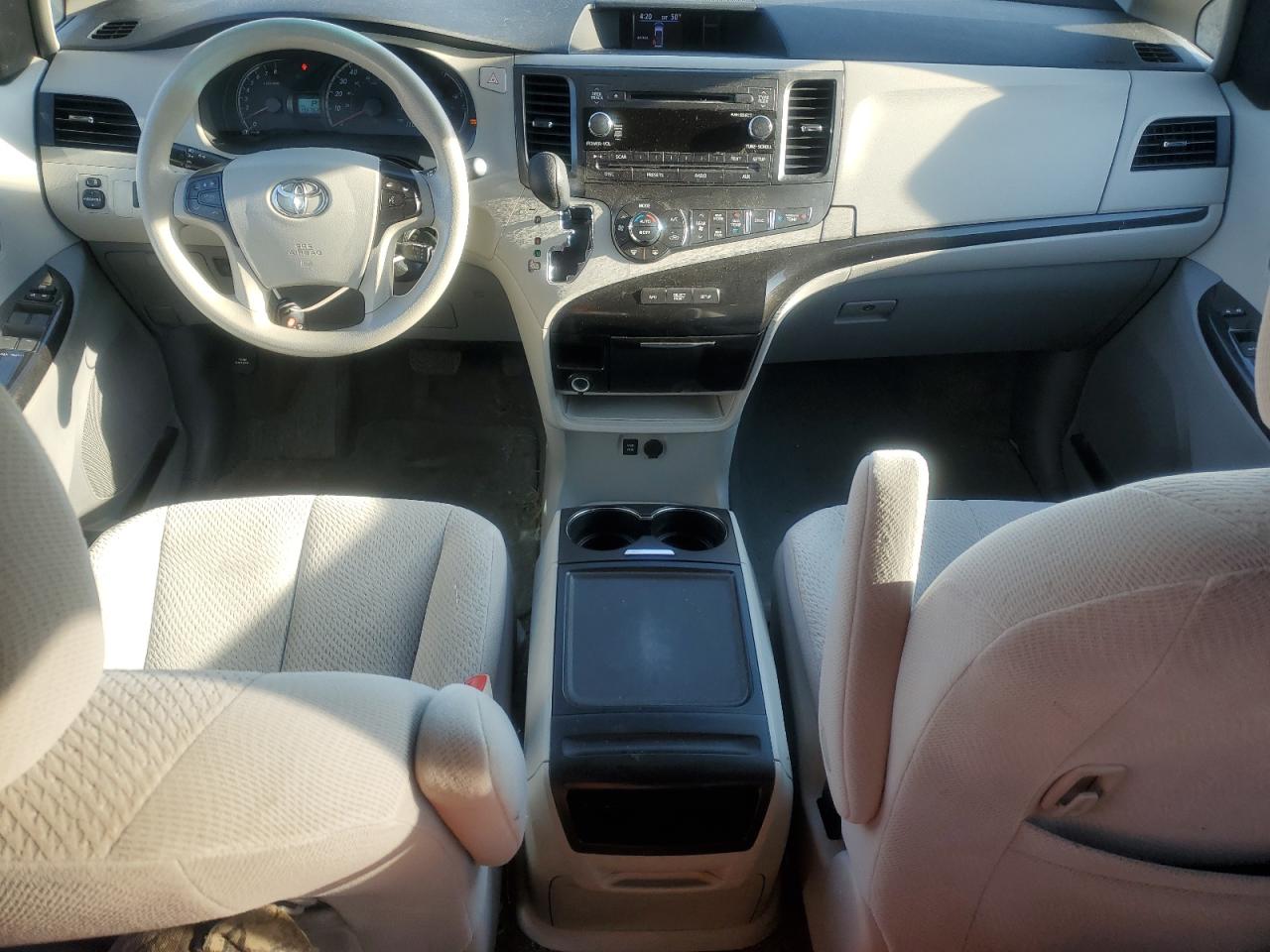 2014 Toyota Sienna - Image 8
