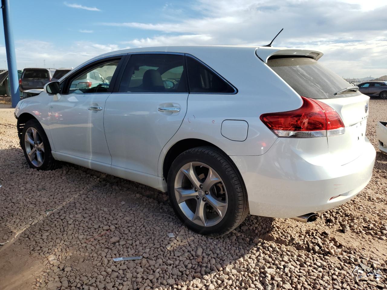 2012 Toyota Venza - Image 2