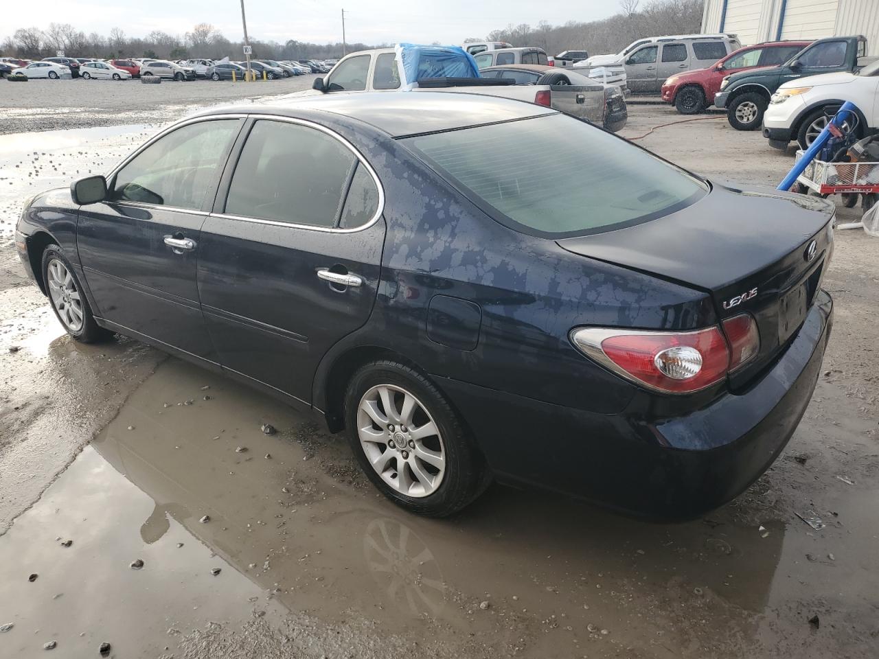 2003 Lexus ES - Image 2