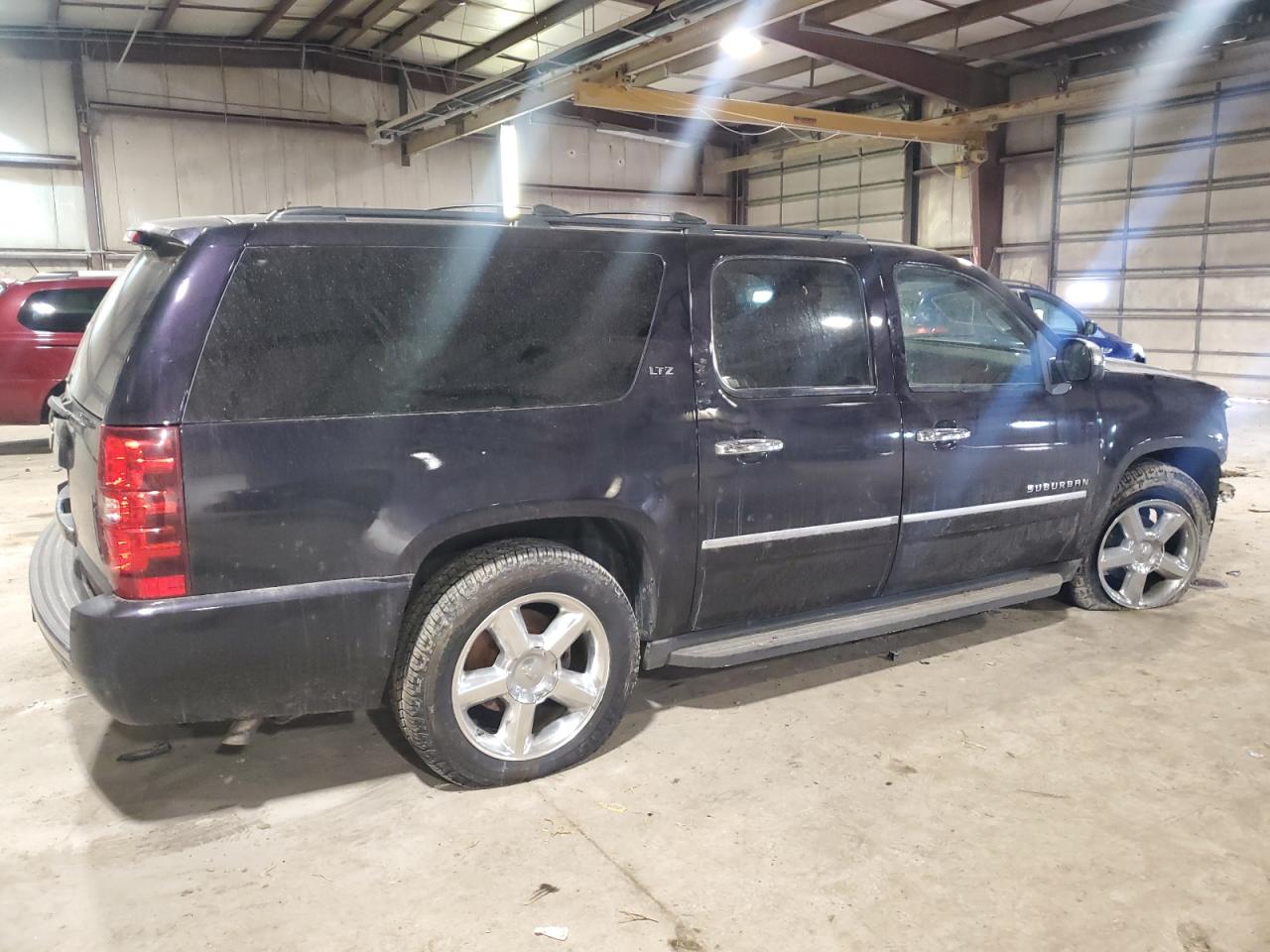 2014 Chevrolet Suburban - Image 3