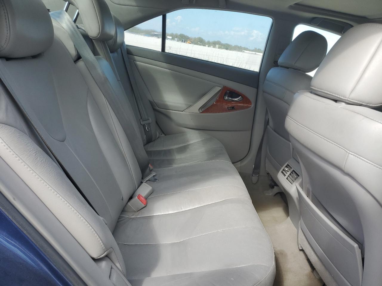 2010 Toyota Camry - Image 10