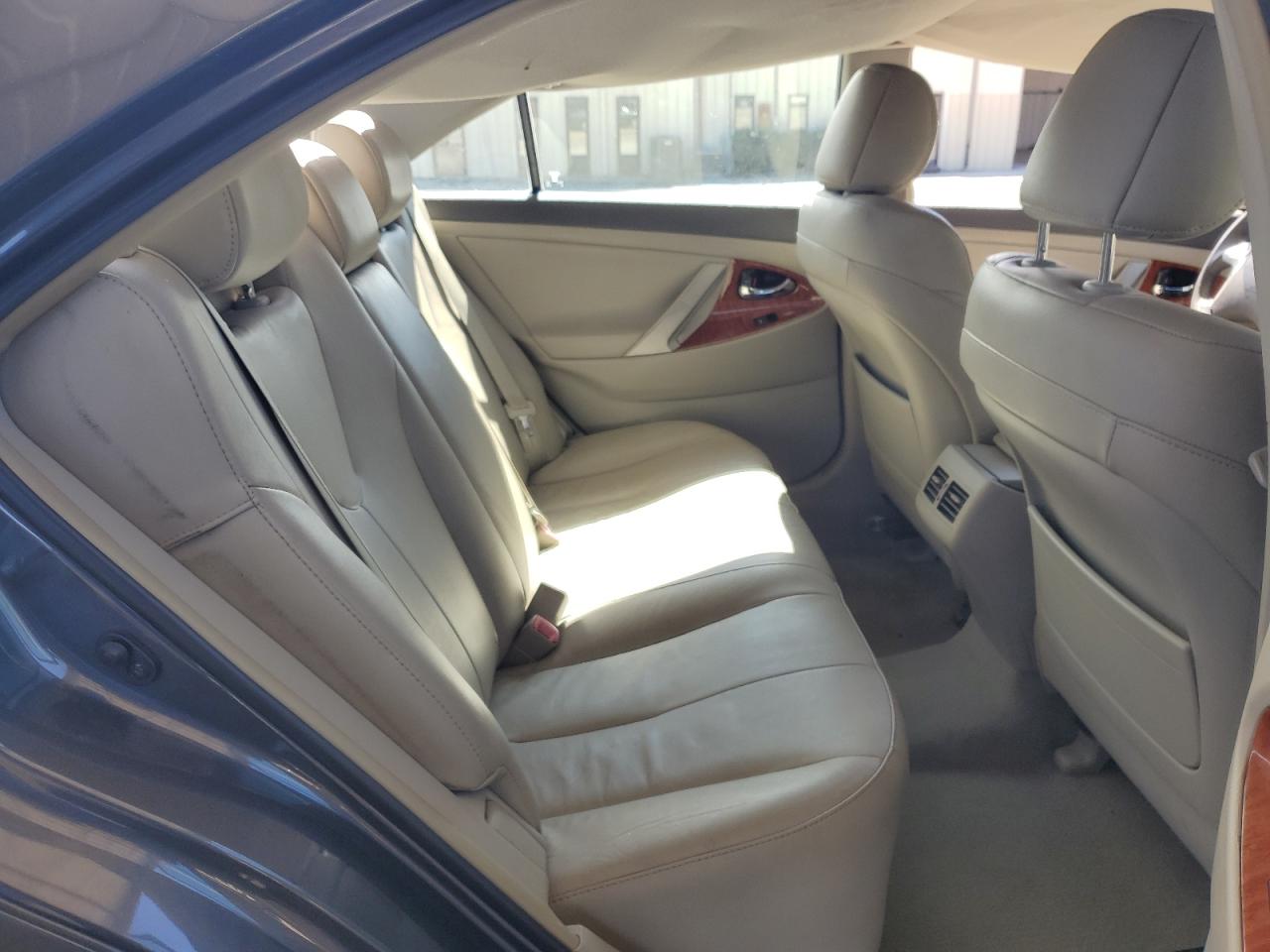 2011 Toyota Camry - Image 10