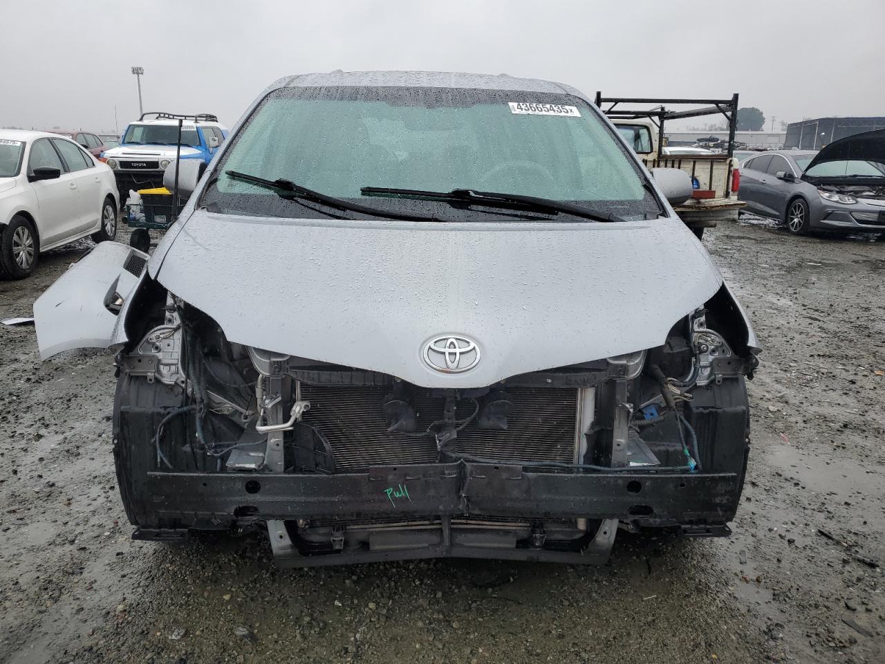 2011 Toyota Sienna - Image 5