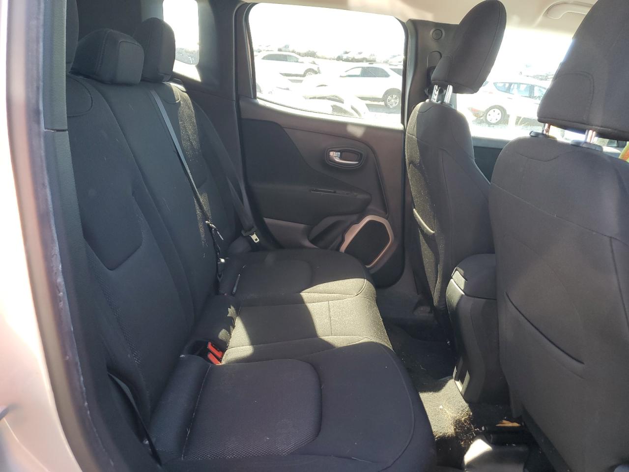 2017 Jeep Renegade - Image 11