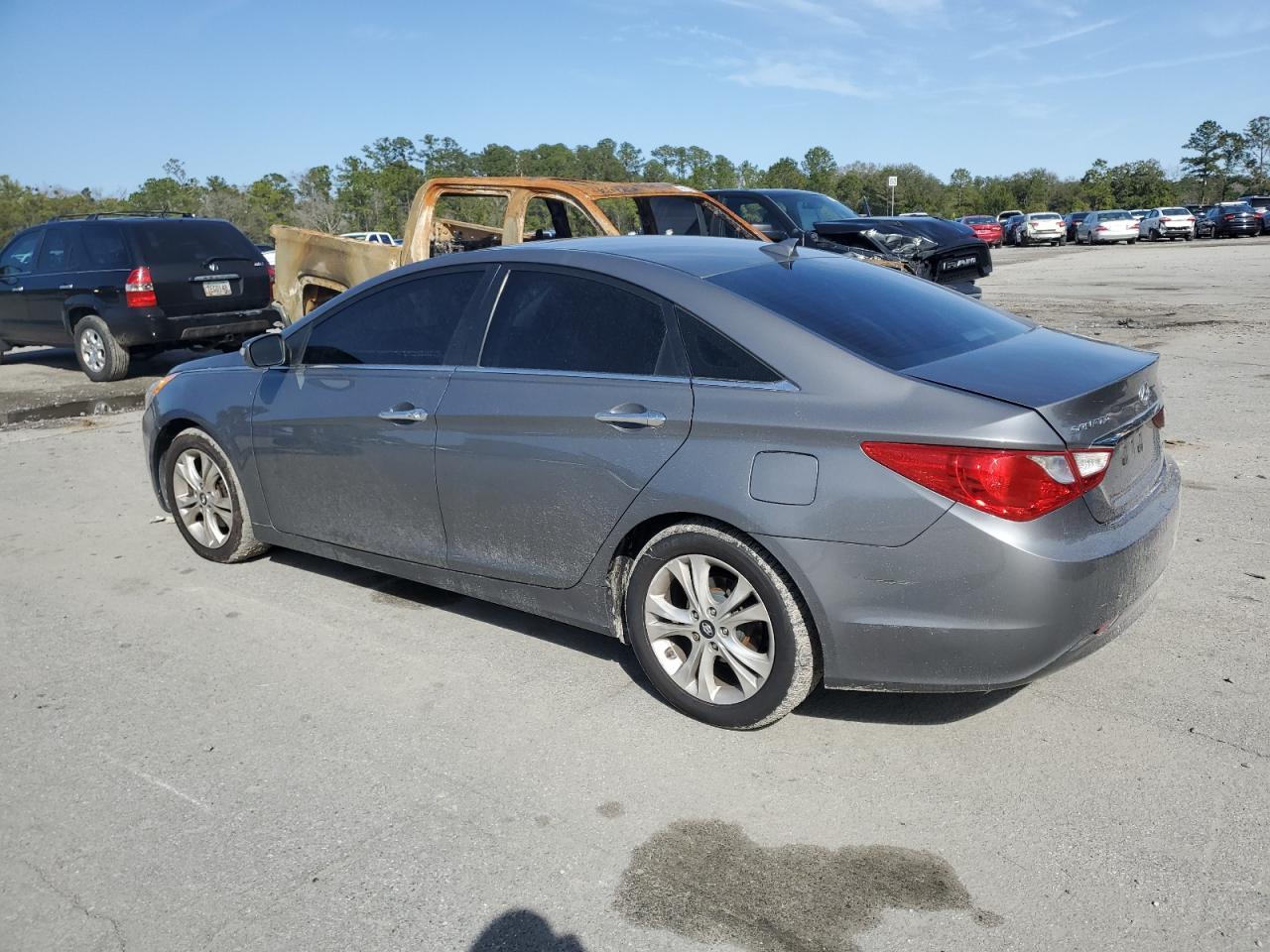 2013 Hyundai Sonata - Image 2
