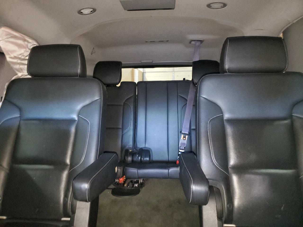2015 Chevrolet Suburban - Image 10