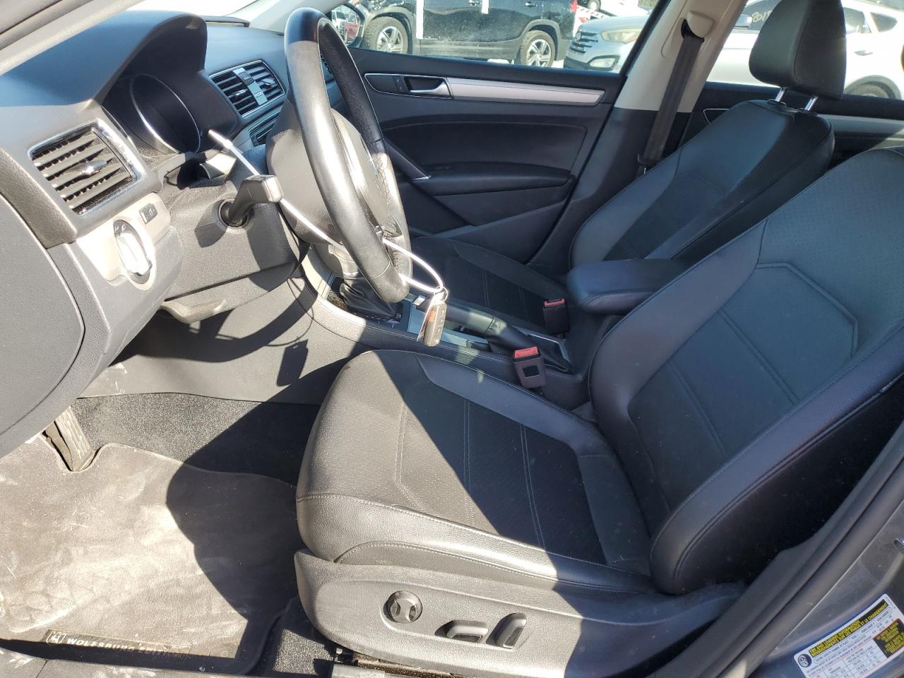 2019 Volkswagen Passat - Image 7