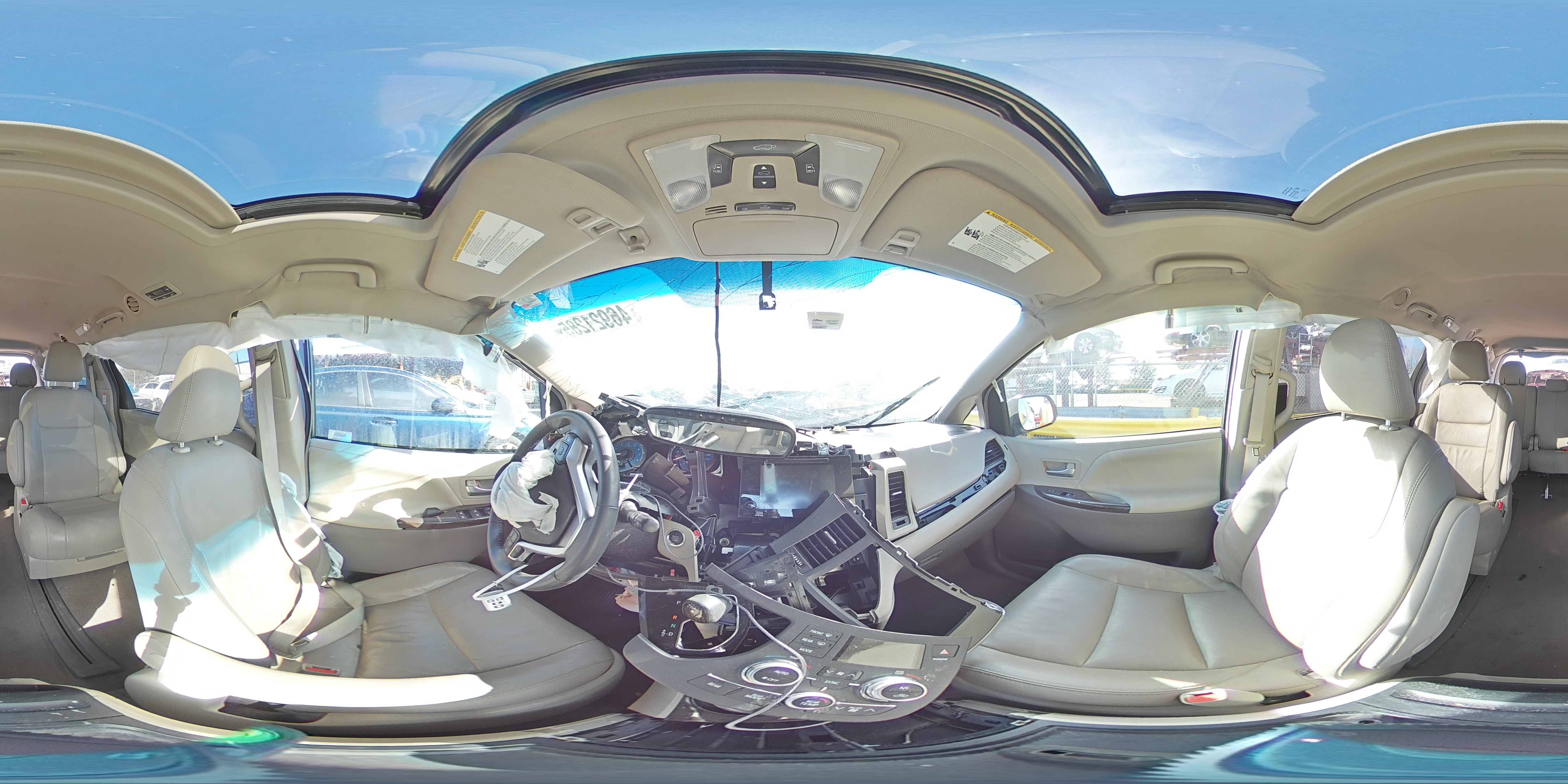 2017 Toyota Sienna - Image 13