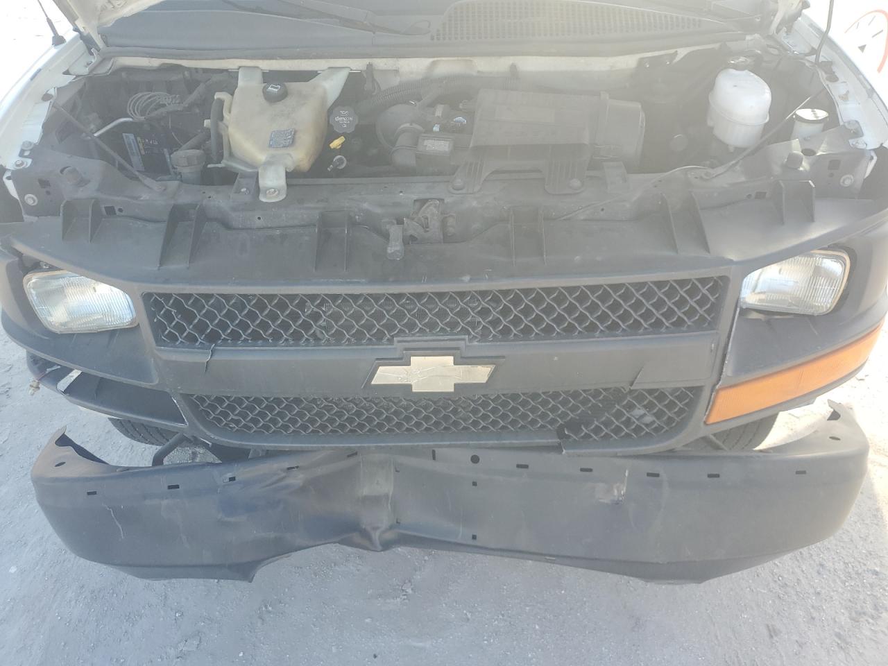 2013 Chevrolet Express - Image 12