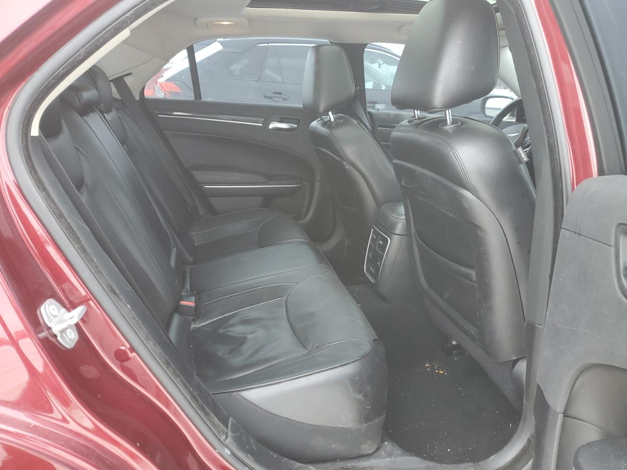 2019 Chrysler 300 - Image 10