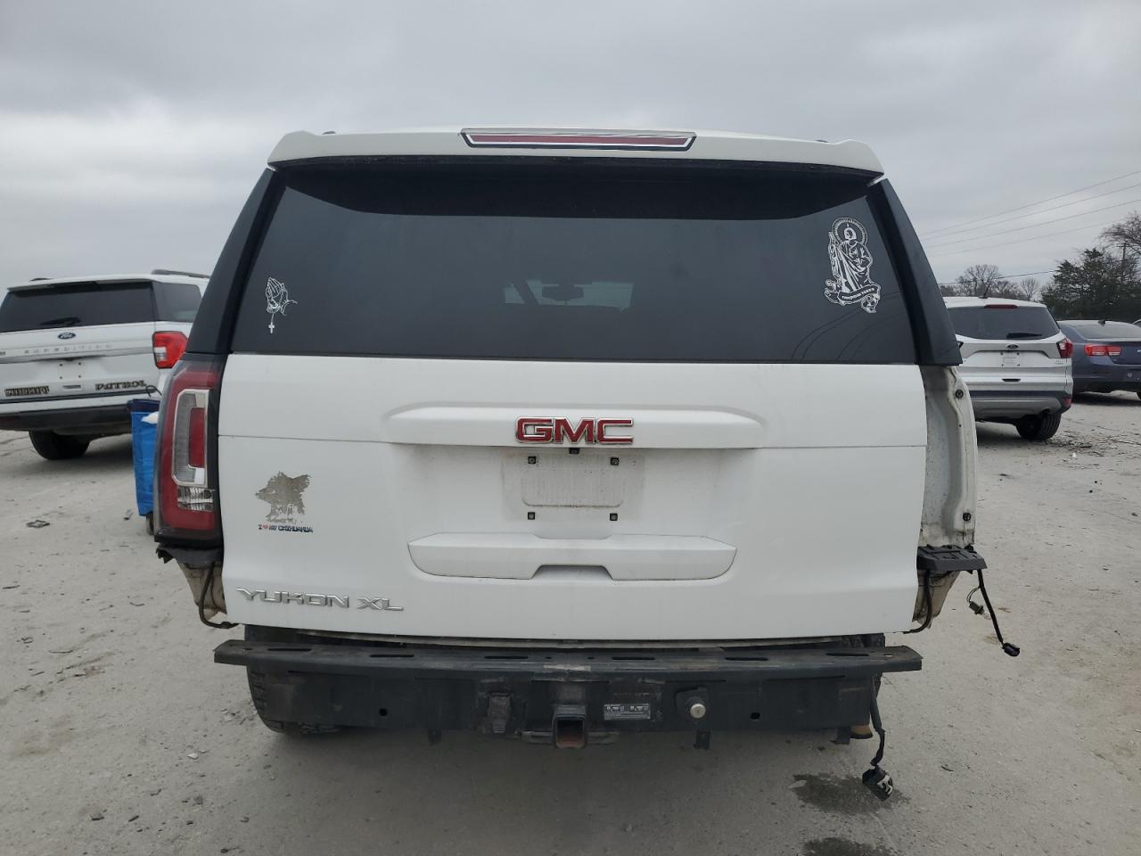 2015 GMC Yukon - Image 6