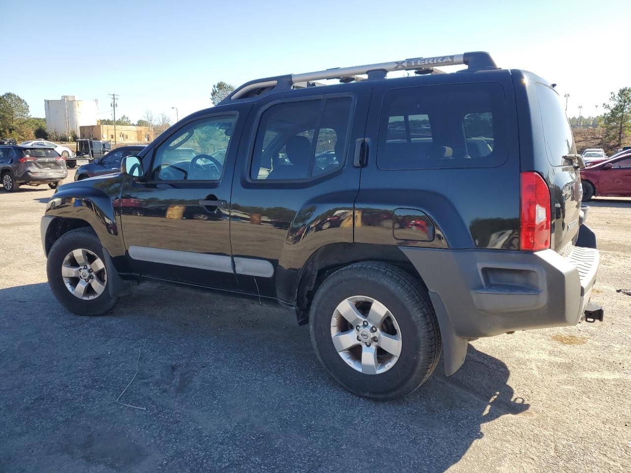 2011 Nissan XTerra - Image 2