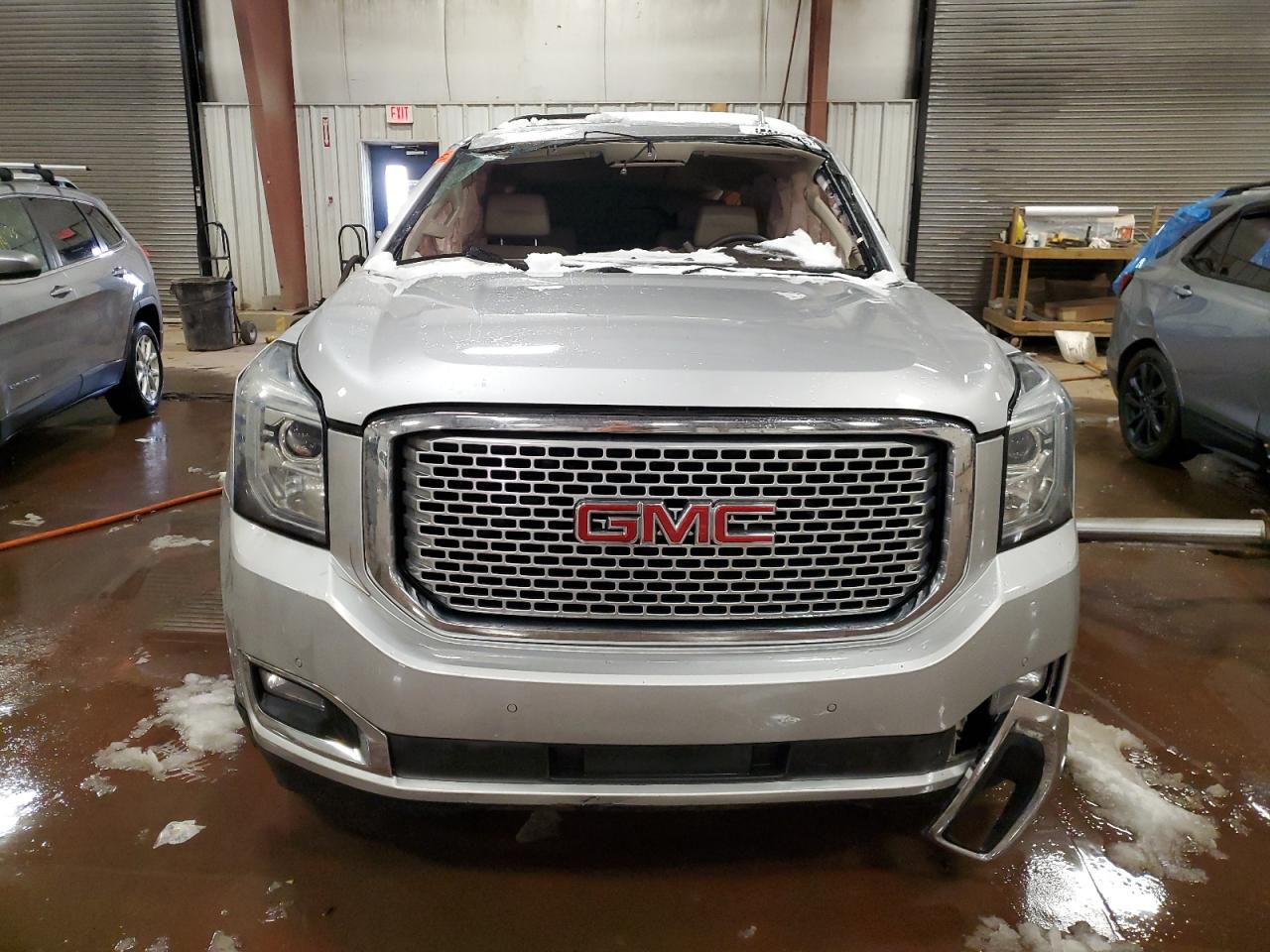 2016 GMC Yukon - Image 5