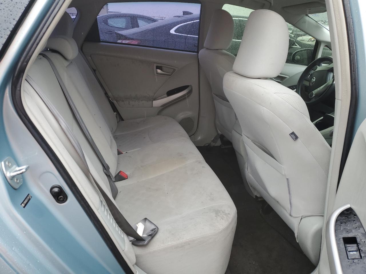 2012 Toyota Prius - Image 10