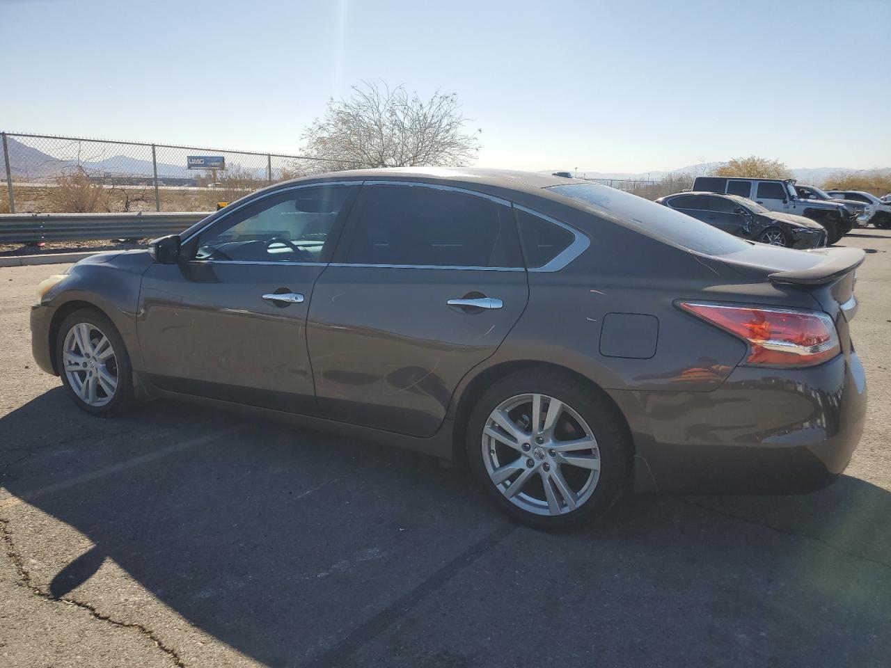 2015 Nissan Altima - Image 2
