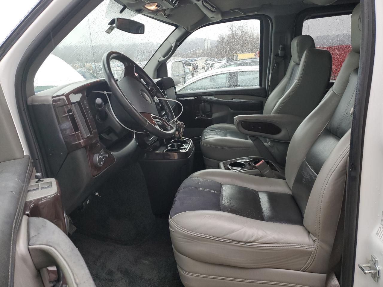 2015 GMC Savana - Image 7