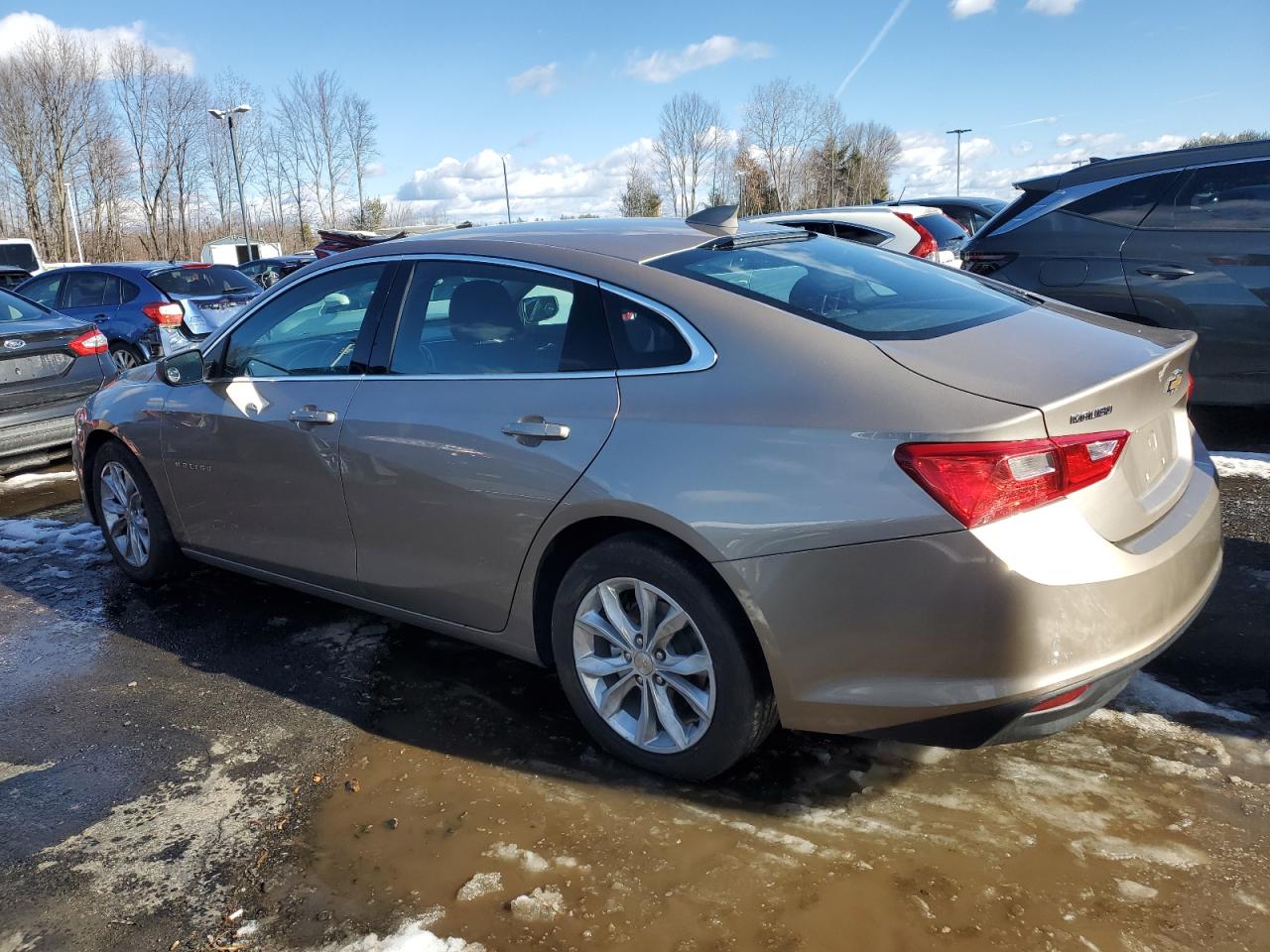 2023 Chevrolet Malibu - Image 2