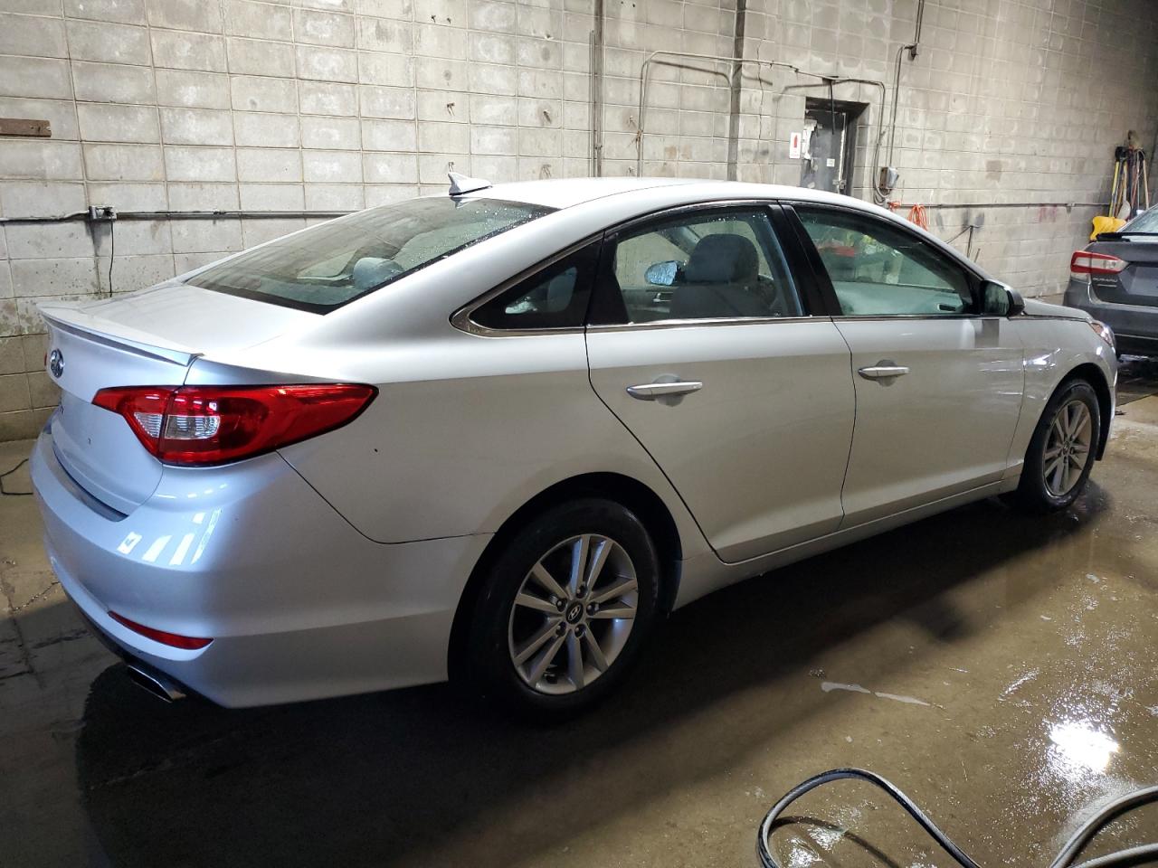 2016 Hyundai Sonata - Image 3