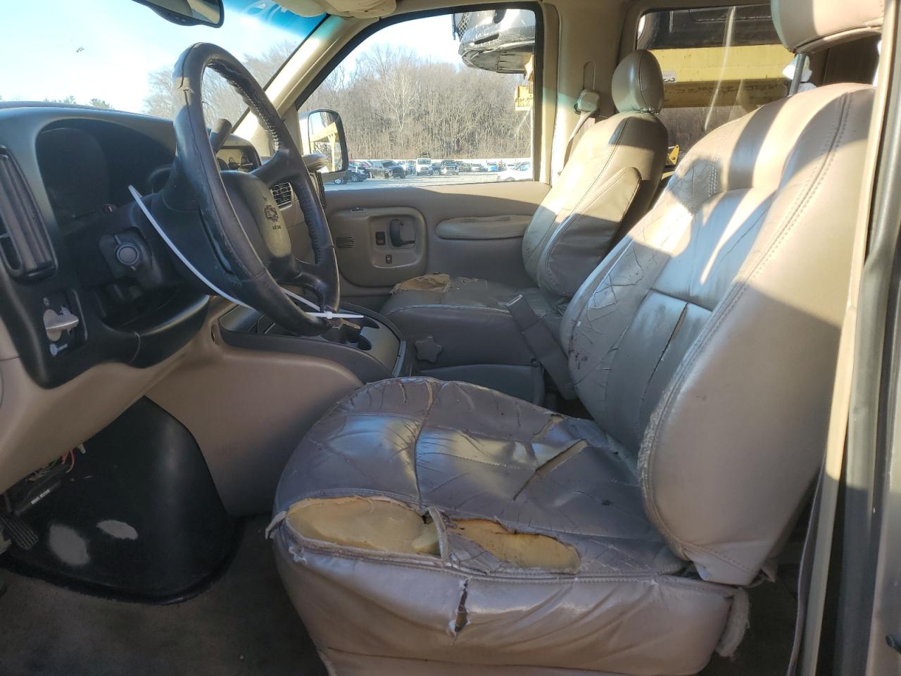 2002 Chevrolet Express - Image 7