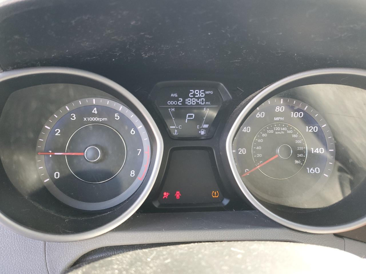 2012 Hyundai Elantra - Image 10