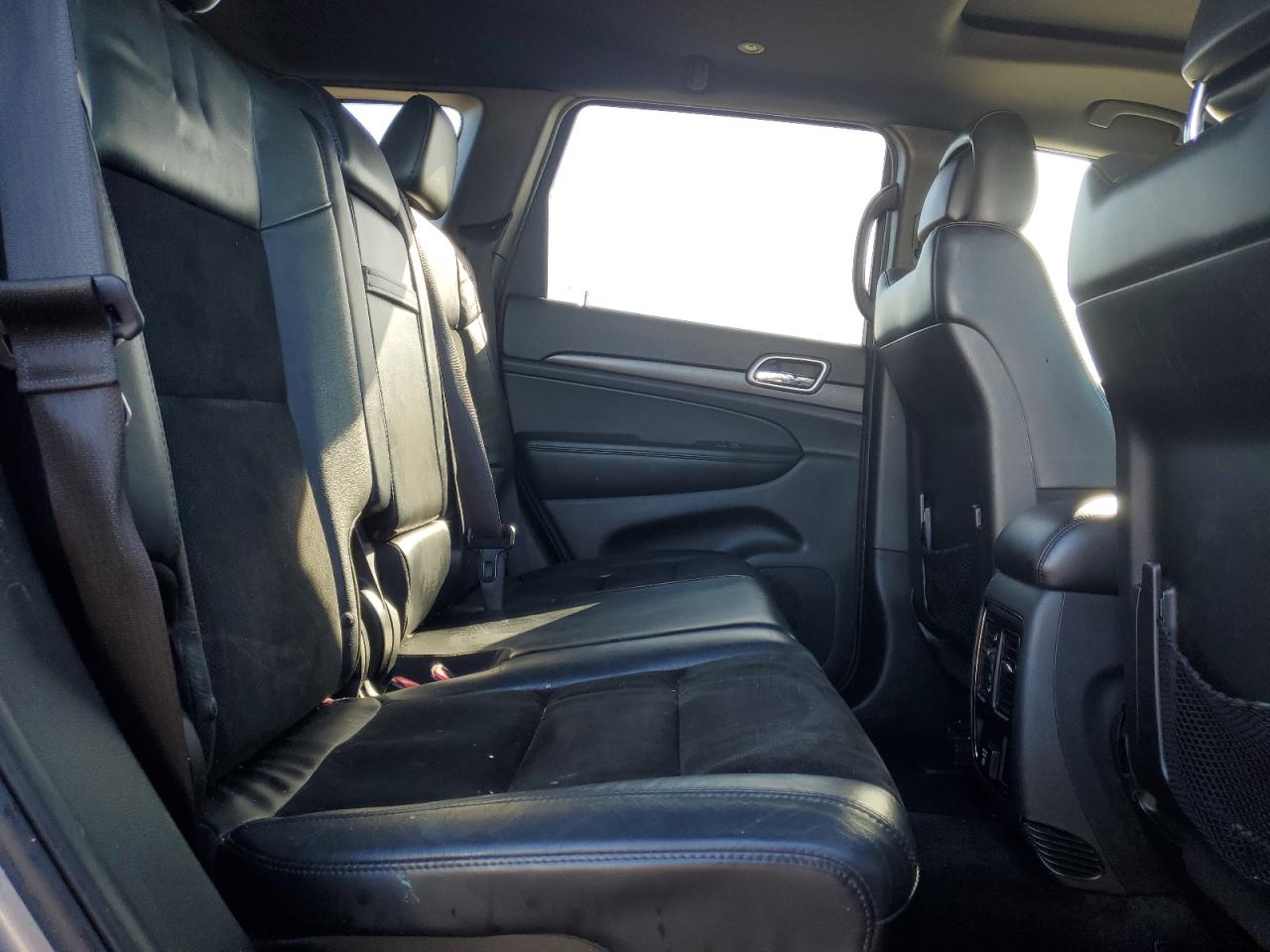 2017 Jeep Grand Cherokee - Image 11