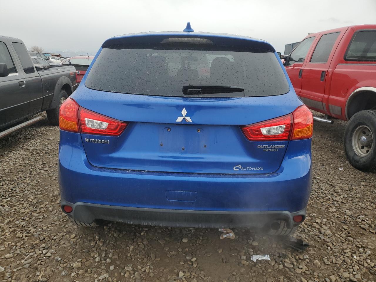 2017 Mitsubishi Outlander - Image 6