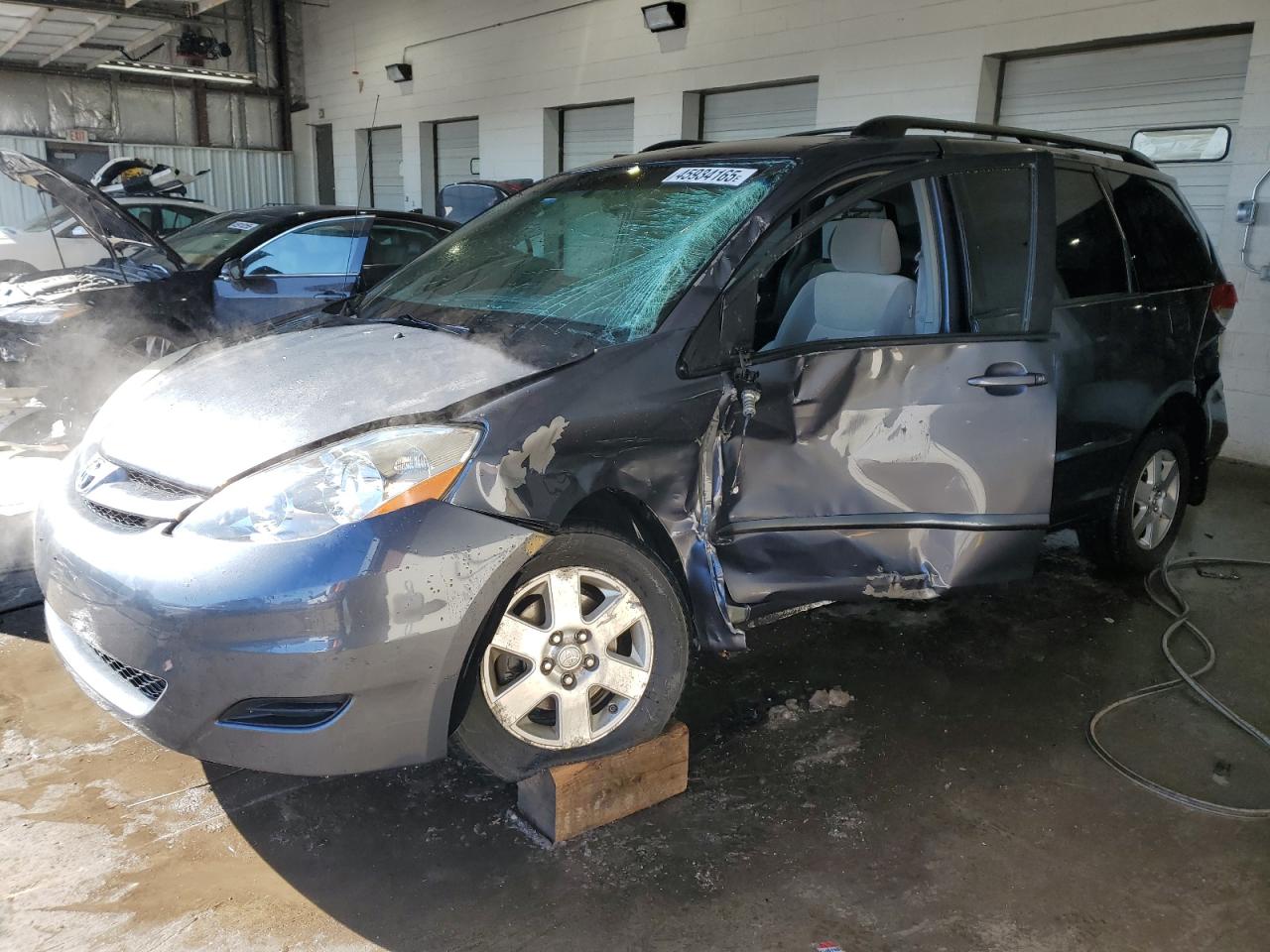 2007 Toyota Sienna - Image 1