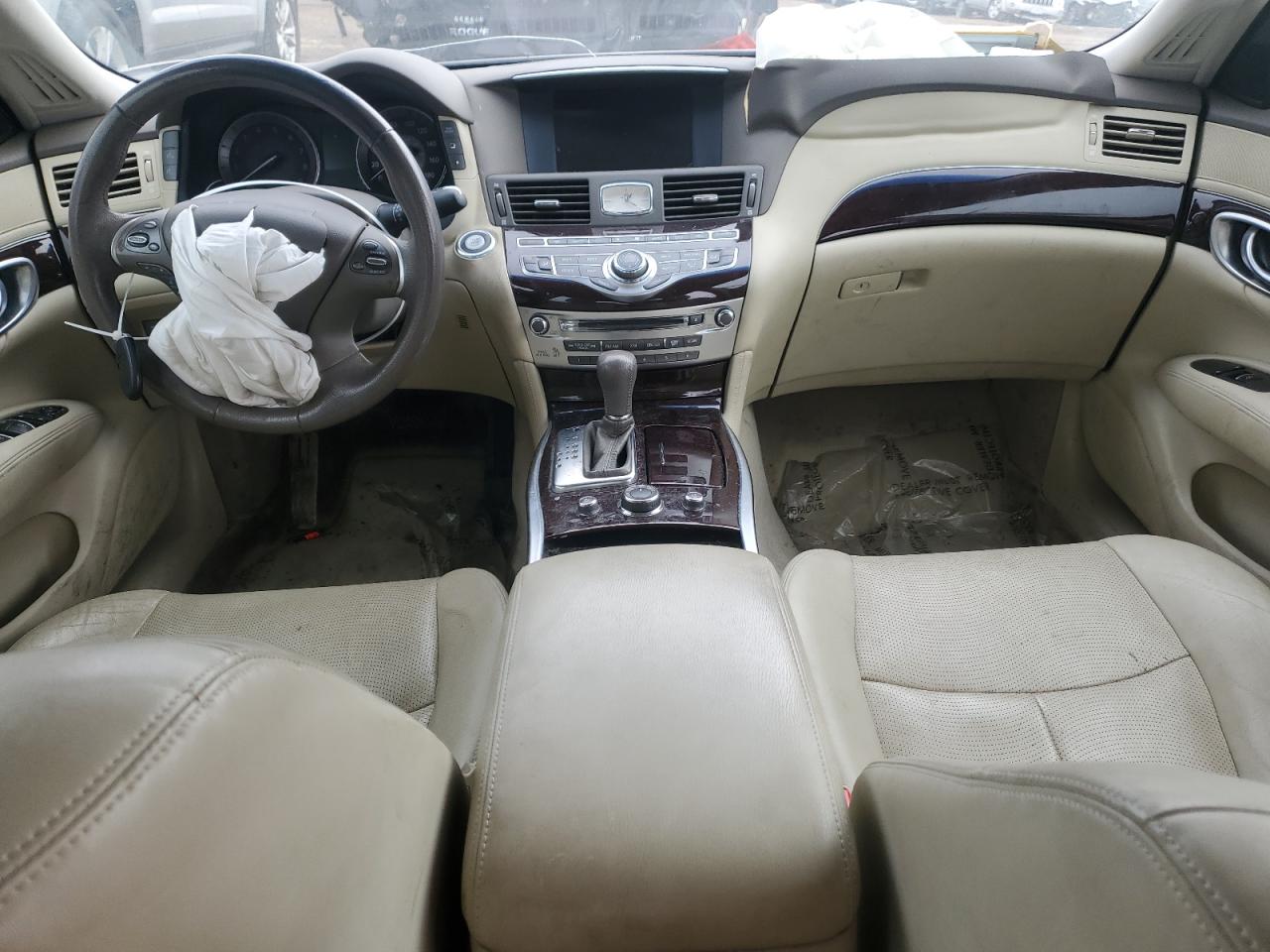 2011 Infiniti M - Image 8