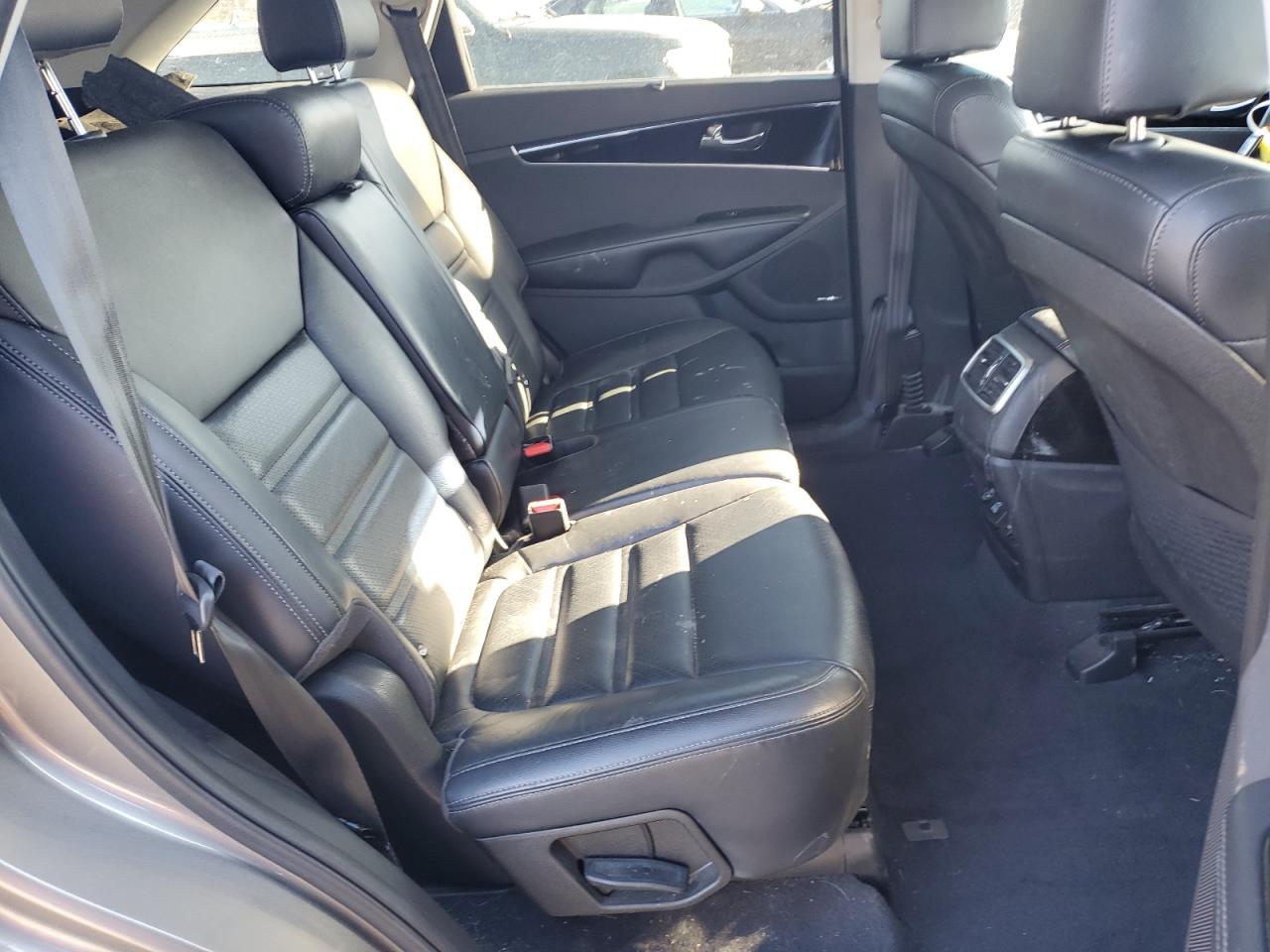 2019 Kia Sorento - Image 11