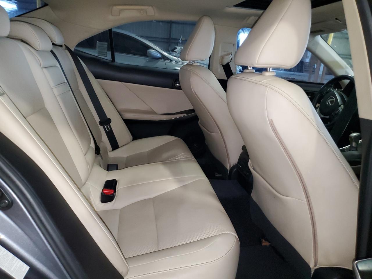 2014 Lexus IS - Image 10