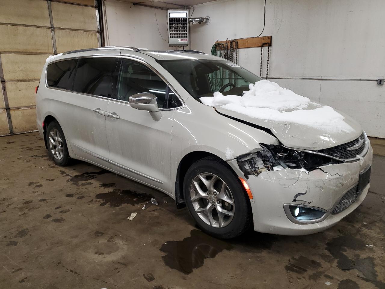 2017 Chrysler Pacifica - Image 4