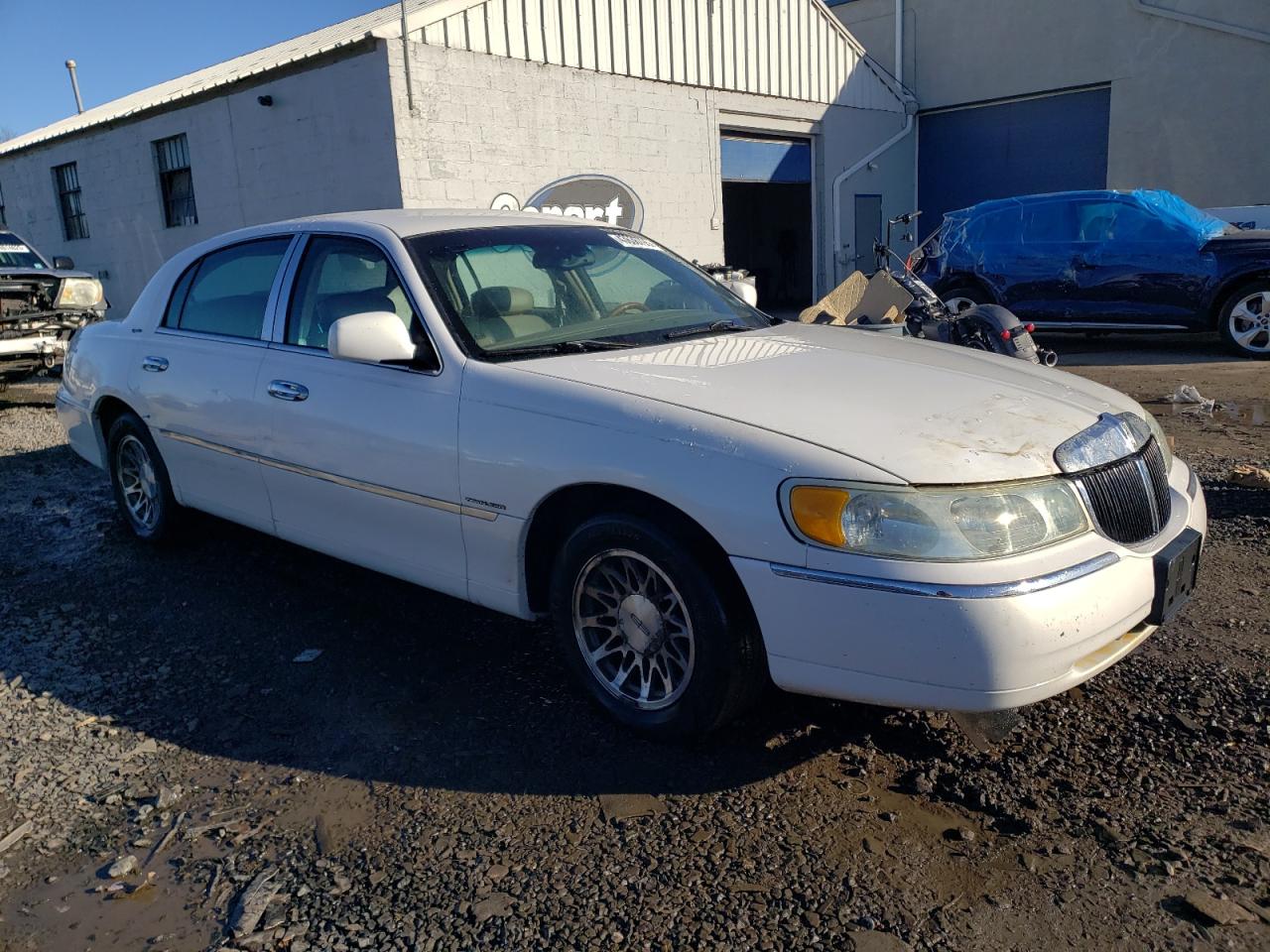 2002 Lincoln Town Car - Image 4