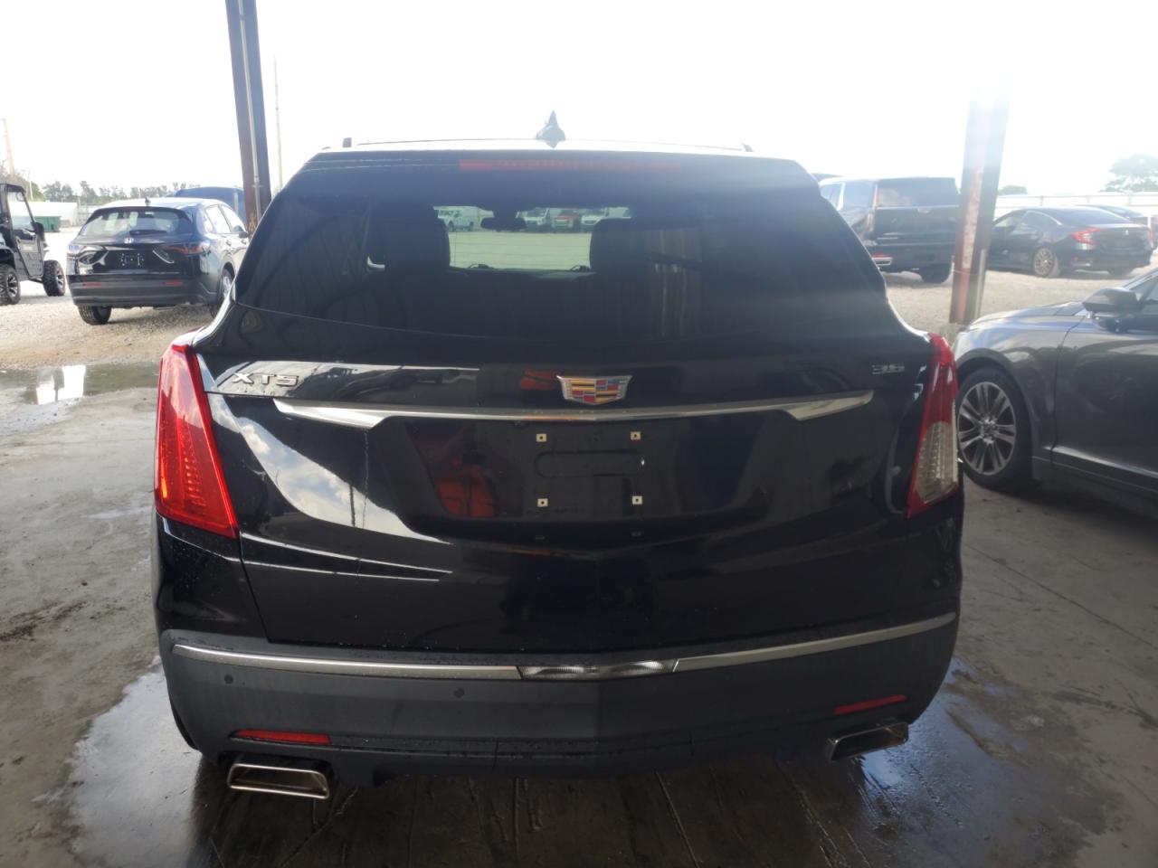 2017 Cadillac XT5 - Image 6