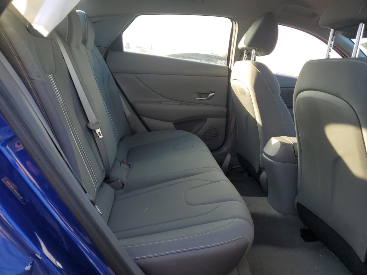 2022 Hyundai Elantra - Image 10