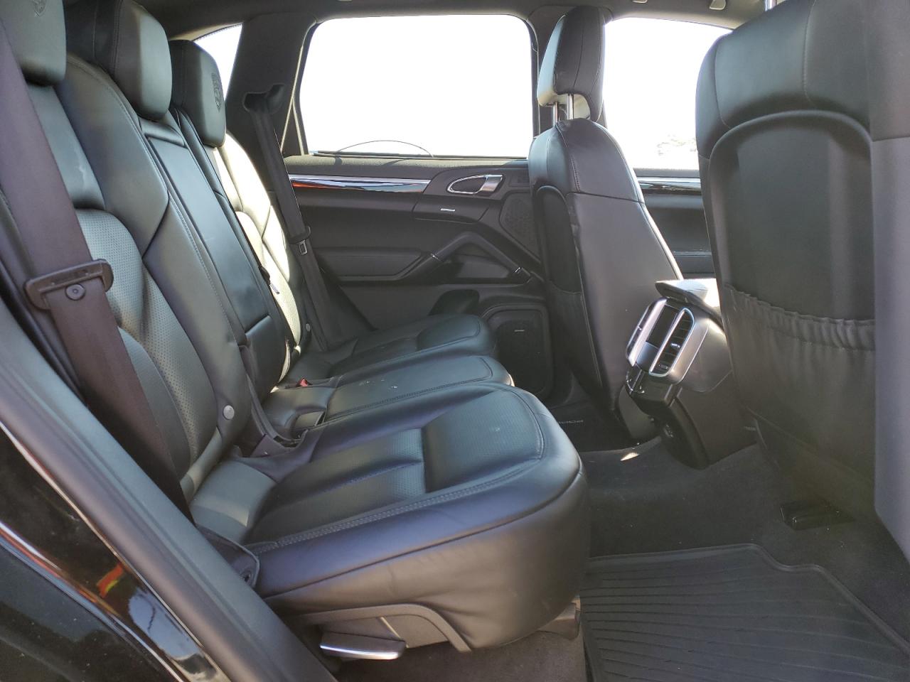 2017 Porsche Cayenne - Image 11