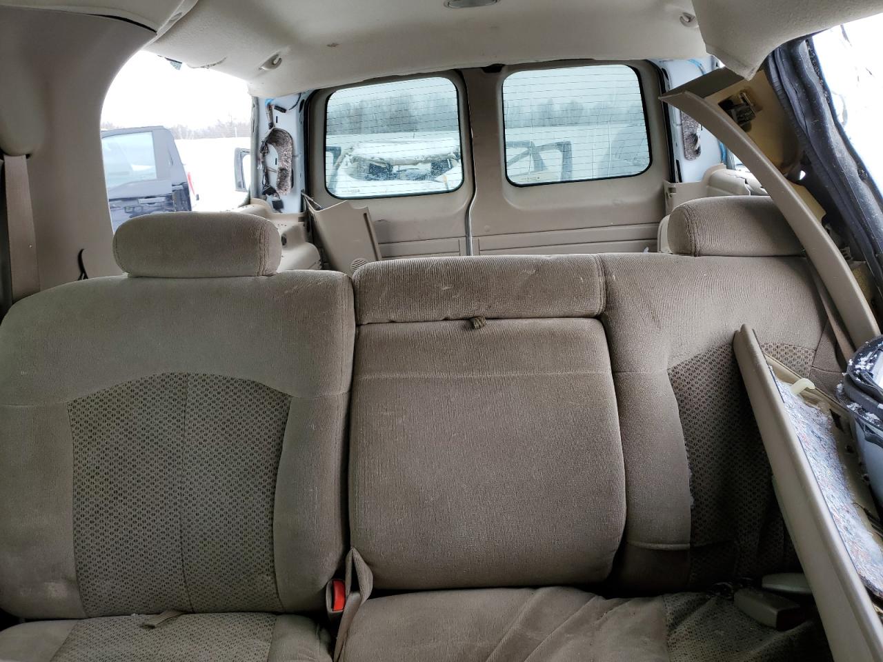 2002 Chevrolet Suburban - Image 10