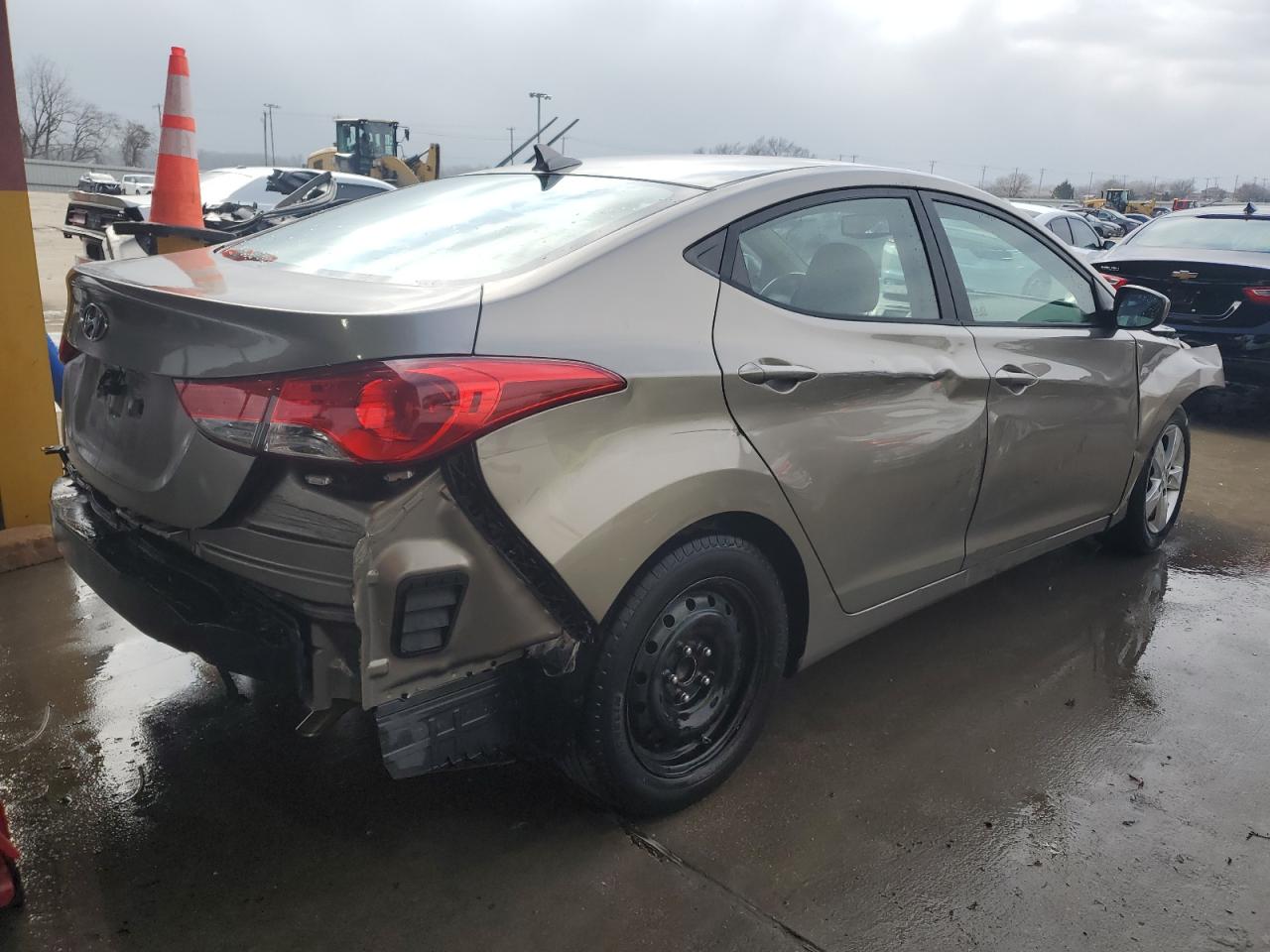 2013 Hyundai Elantra - Image 3