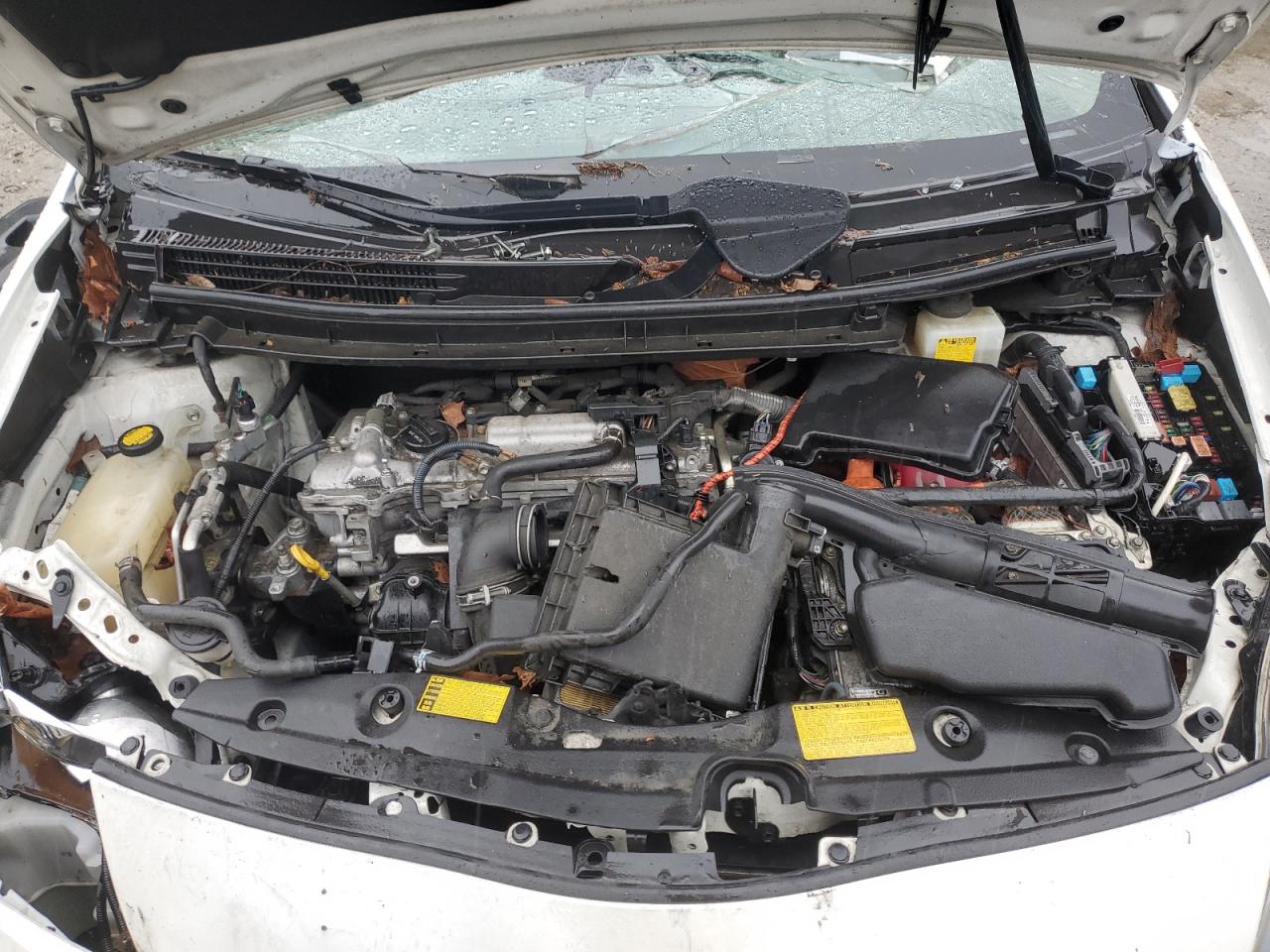 2013 Toyota Prius - Image 12