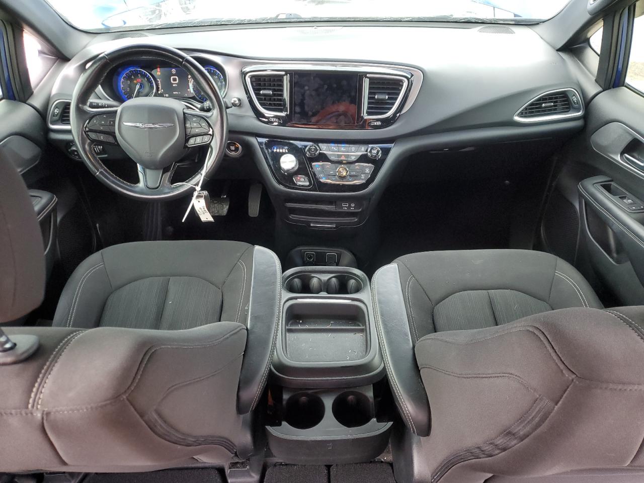 2019 Chrysler Pacifica - Image 8