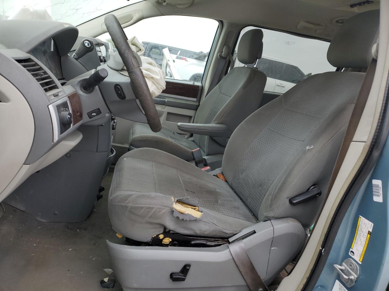 2010 Chrysler Town & Country - Image 7