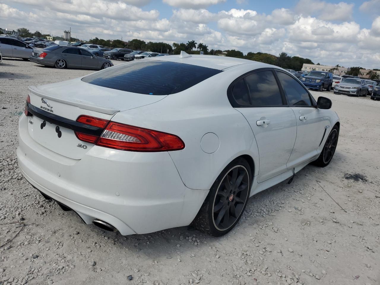 2015 Jaguar XF - Image 3